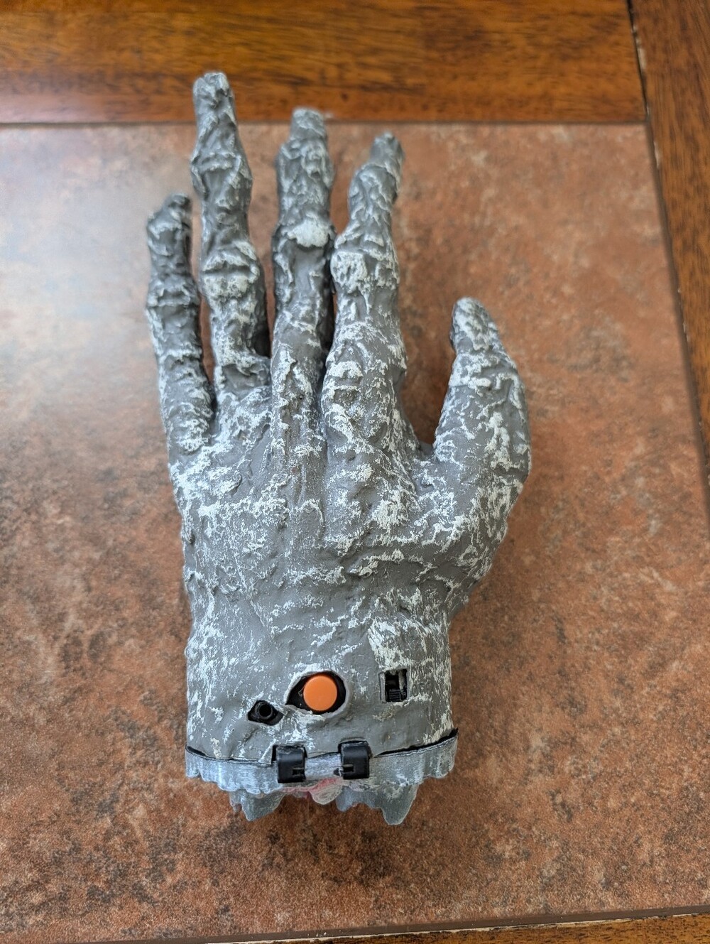Gemmy Animated Crawling Severed Hand Halloween Prop Works Pre Owned
